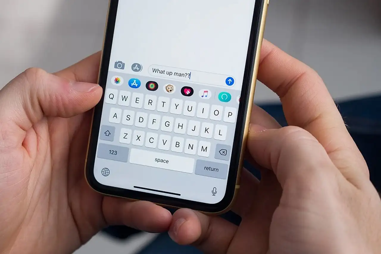 Typing a message on a phone