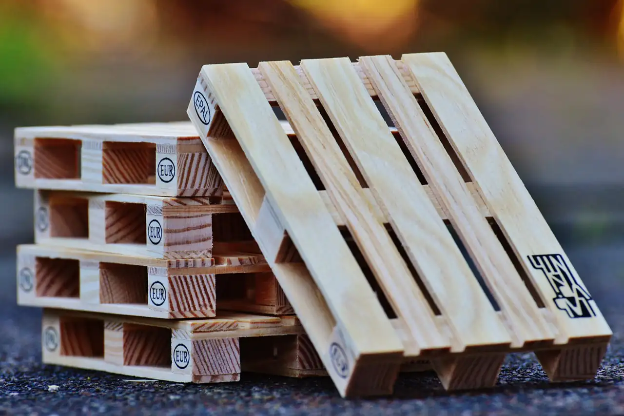 A short stack of wooden pallets