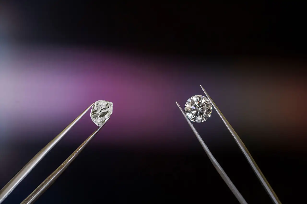 Loose diamonds held in tweezers