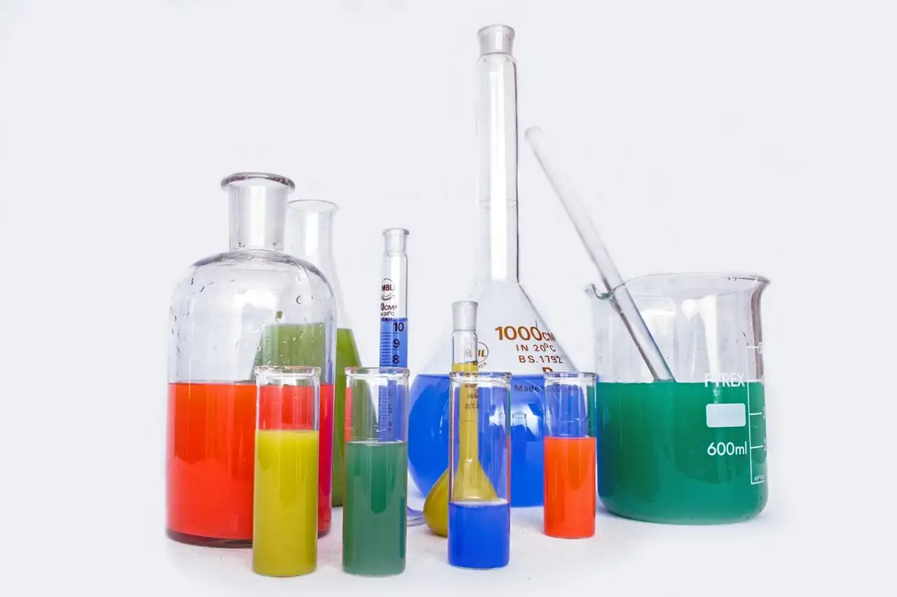 Laboratory glassware for testing samples