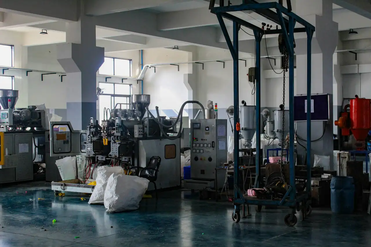 Machines on the floor of a manufacturing unit