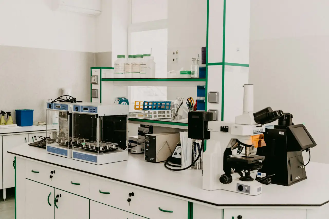Equipment on a testing laboratory bench