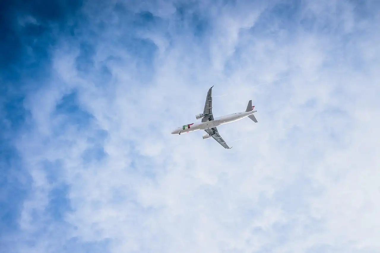 A cargo plane climbing into the sky
