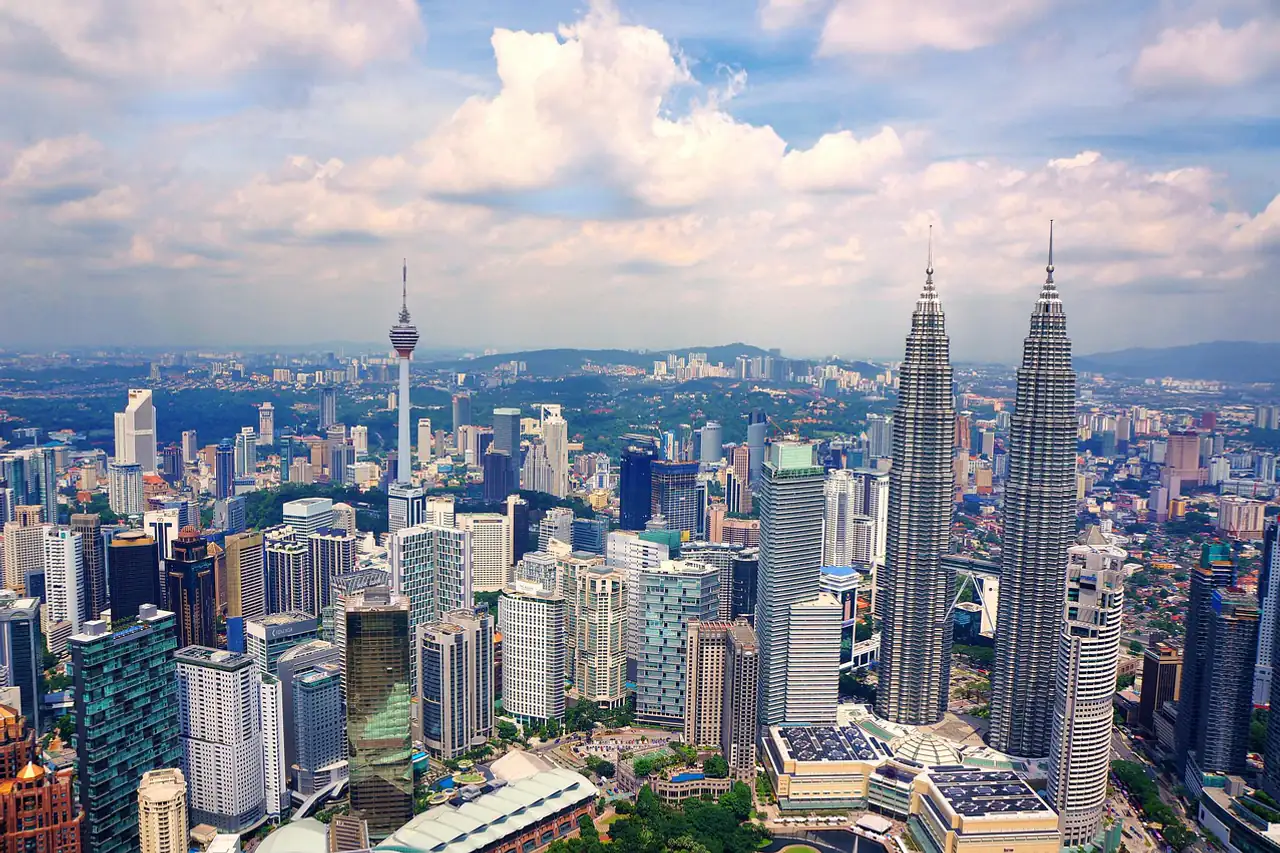 A city skyline with twin towers
