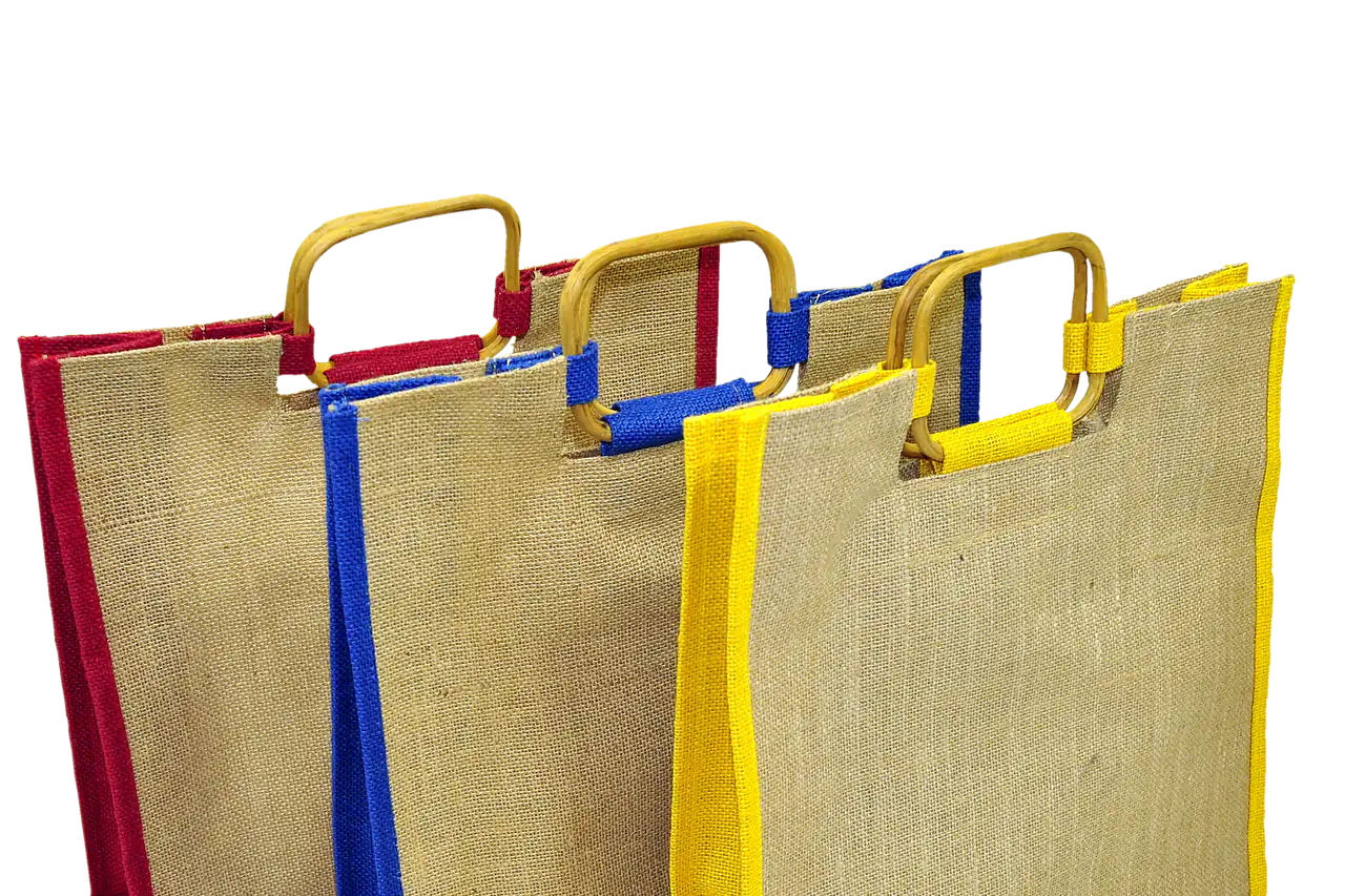 Jute shopping bags with coloured trims